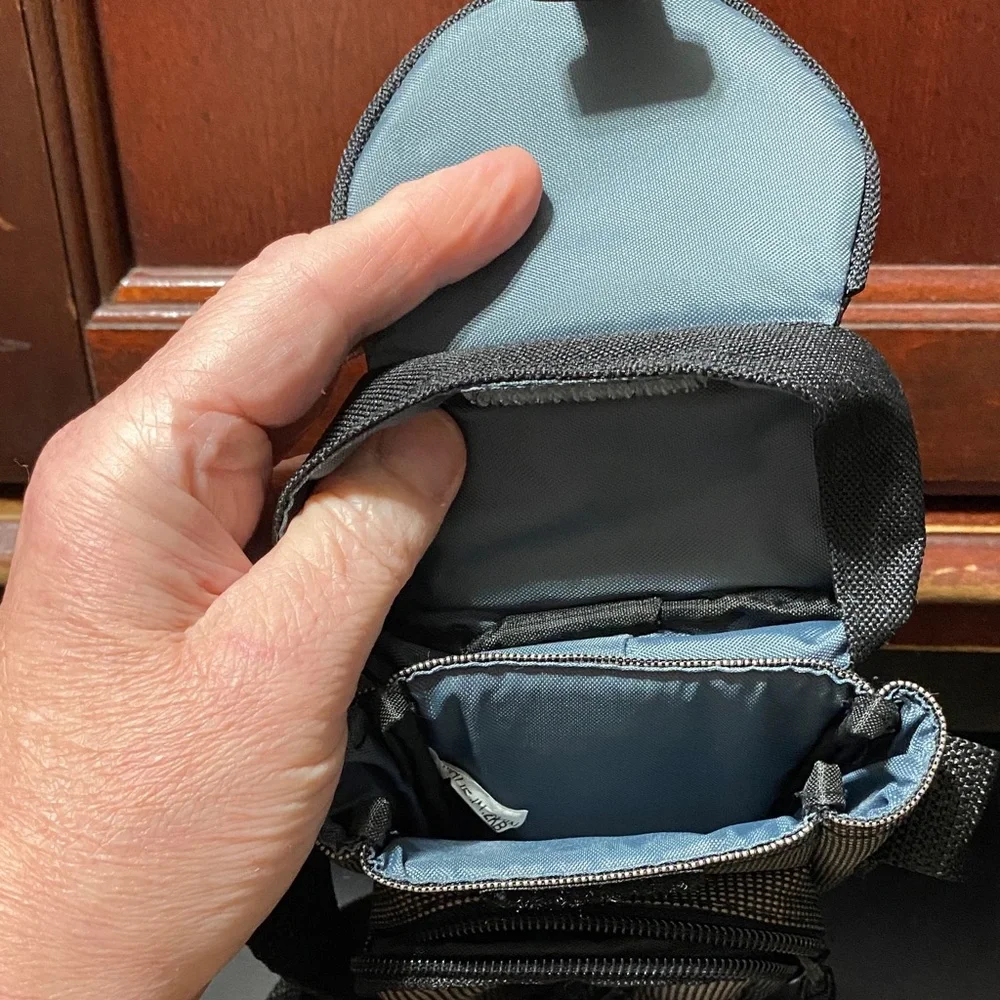 Samsonite vintage Black and Tan camera shoulder or Belt Bag